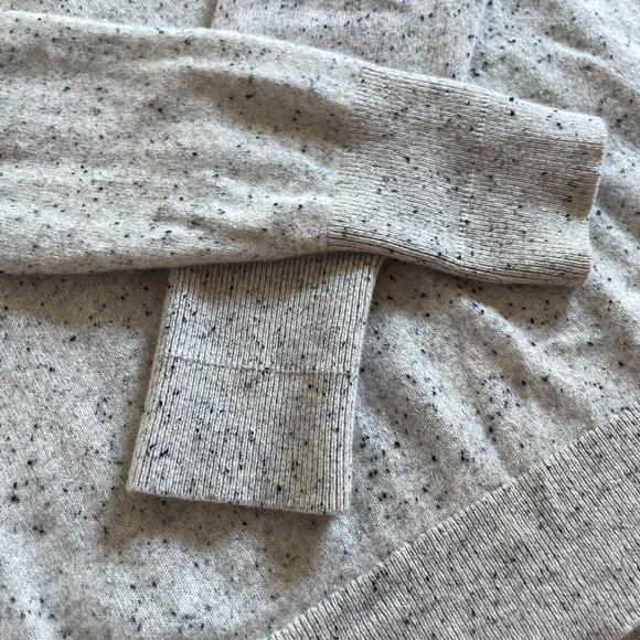 Everlane Cashmere V-Neck - Picture 4 of 10